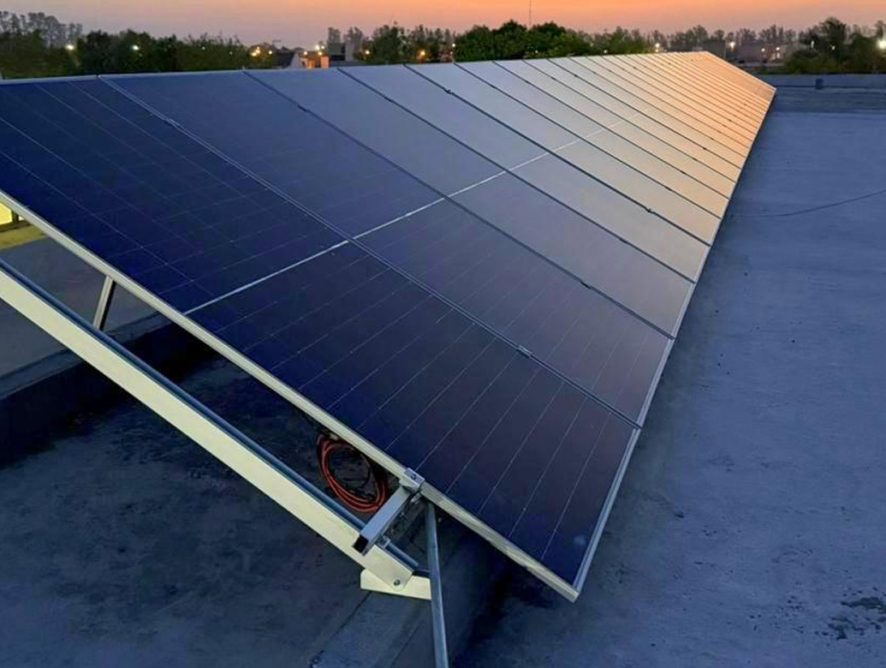 La Escuela Dr. D. Vélez Sarsfield celebra sus 70 años invirtiendo en energía solar