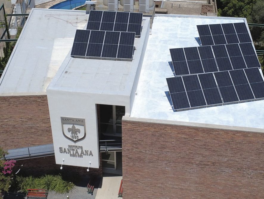 El Instituto Santa Ana se ilumina con energía solar